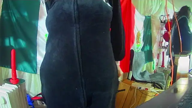 LaInsaciableIntensa online show from February 11, 1:30 pm