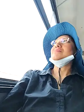 LaInsaciableIntensa online show from September 18, 4:42 pm