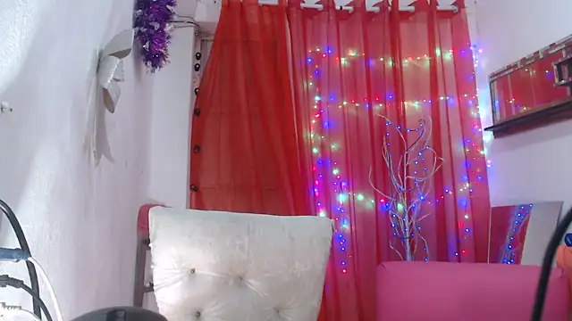 Snapshot of heyline_milf chatting on June 25, 5:28 pm heyline milf online show from June 25, 5:28 pm