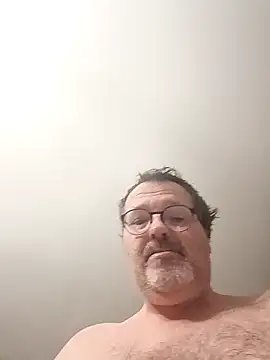 Snapshot of mike9473 chatting on March 26, 6:19 am mike9473 online show from March 26, 6:19 am