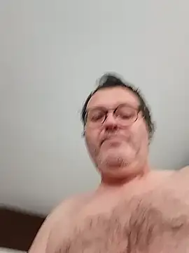 Snapshot of mike9473 chatting on April 4, 8:01 am mike9473 online show from April 4, 8:01 am