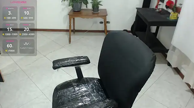 charlottezoe15 online show from February 12, 8:38 am