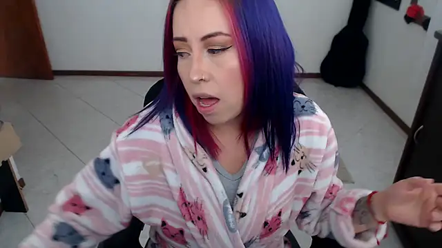 charlottezoe15 online show from February 18, 5:31 pm