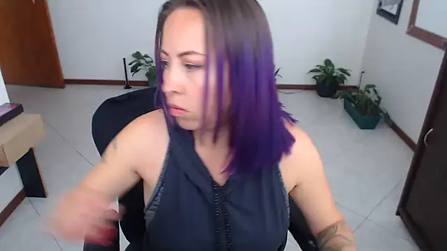 Snapshot of charlottezoe15 chatting on July 6, 4:53 pm charlottezoe15 online show from July 6, 4:53 pm
