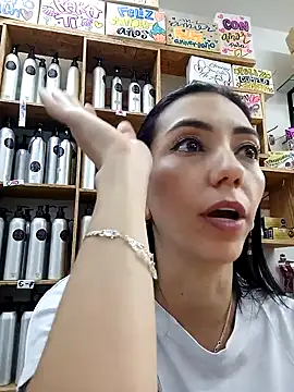 Snapshot of LunaZambrano chatting on February 4, 10:34 pm LunaZambrano online show from February 4, 10:34 pm