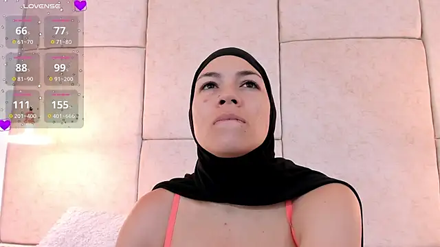 Snapshot of aisha_vs chatting on March 20, 12:43 pm aisha vs online show from March 20, 12:43 pm