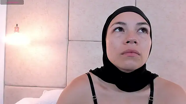 Snapshot of aisha_vs chatting on December 22, 12:35 pm aisha vs online show from December 22, 12:35 pm