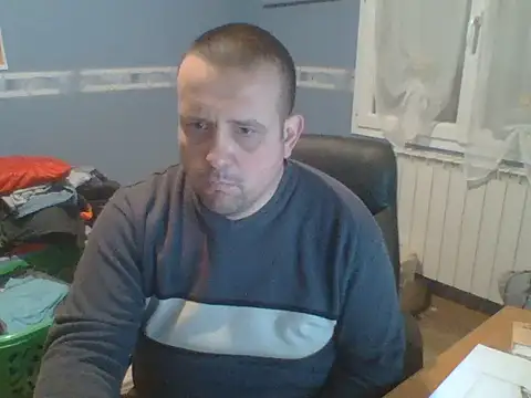 Snapshot of manubm03 chatting on February 2, 10:25 am manubm03 online show from February 2, 10:25 am