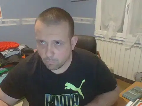 Snapshot of manubm03 chatting on February 3, 4:23 pm manubm03 online show from February 3, 4:23 pm