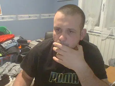 Snapshot of manubm03 chatting on February 4, 5:24 am manubm03 online show from February 4, 5:24 am