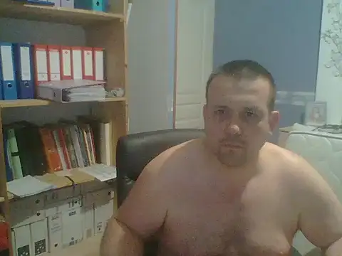 Snapshot of manubm03 chatting on February 18, 3:02 am manubm03 online show from February 18, 3:02 am