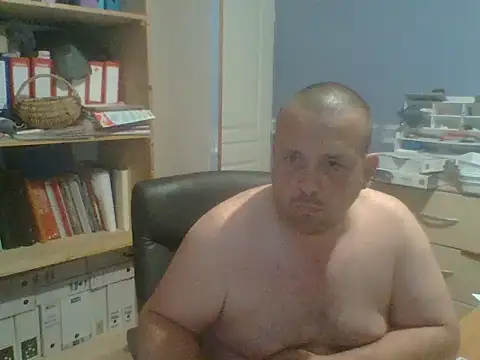 Snapshot of manubm03 chatting on May 24, 7:35 am manubm03 online show from May 24, 7:35 am