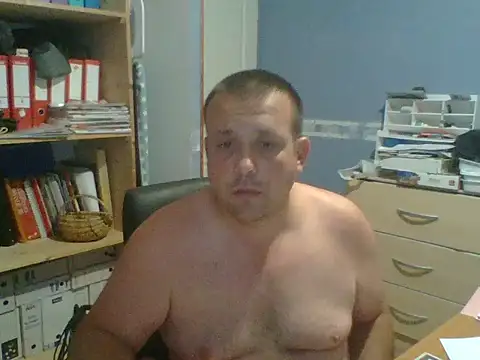 Snapshot of manubm03 chatting on June 25, 3:28 am manubm03 online show from June 25, 3:28 am