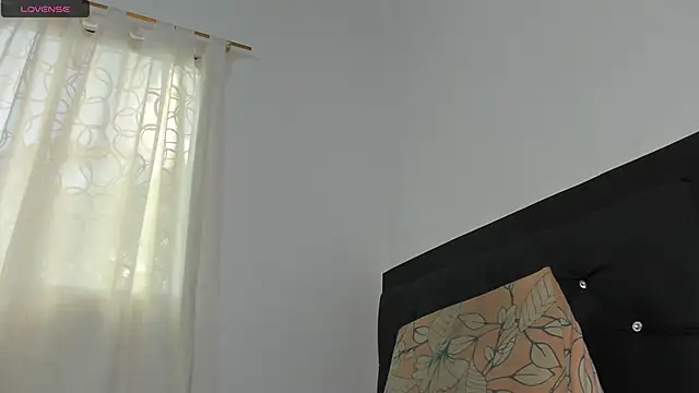 Snapshot of santi_brown chatting on October 5, 7:56 pm santi brown online show from October 5, 7:56 pm