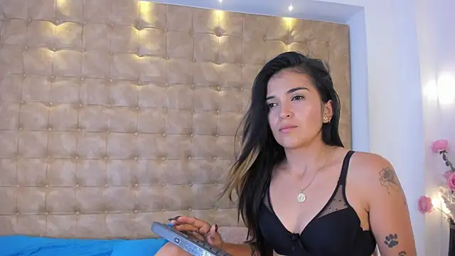 Snapshot of violet_giraldo chatting on May 11, 7:55 pm violet giraldo online show from May 11, 7:55 pm