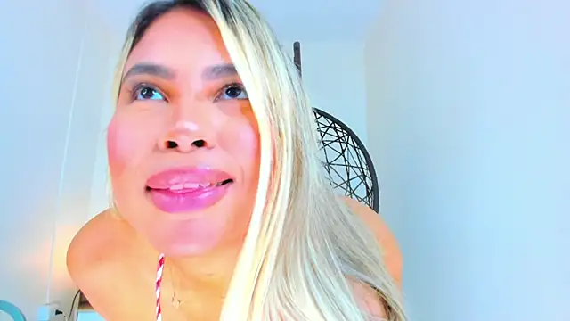 Snapshot of Carlota_peach chatting on March 7, 10:13 am Carlota peach online show from March 7, 10:13 am