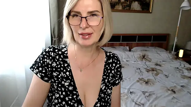 Snapshot of sensualEmilia chatting on July 17, 11:06 am sensualEmilia online show from July 17, 11:06 am