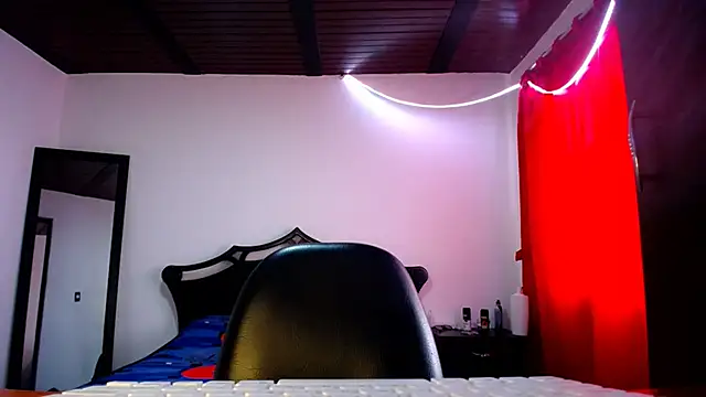 Snapshot of Deiby_casas chatting on February 23, 9:59 pm Deiby casas online show from February 23, 9:59 pm