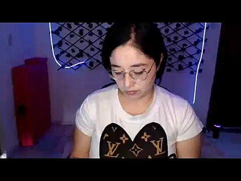 Snapshot of YummymeowW chatting on July 30, 9:36 pm YummymeowW online show from July 30, 9:36 pm