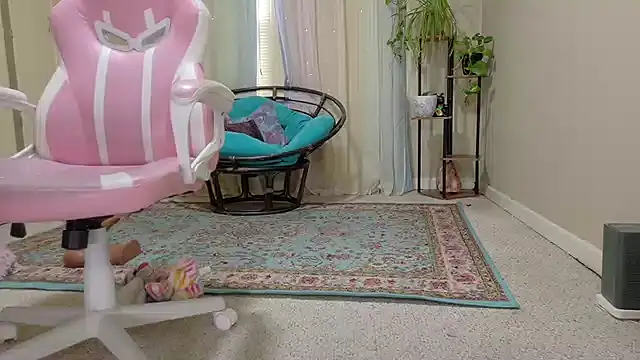 Emihaze online show from March 10, 5:29 pm