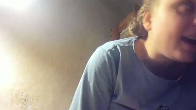 Snapshot of FrumCake chatting on December 21, 12:42 am FrumCake online show from December 21, 12:42 am