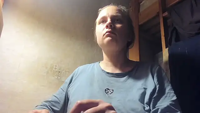 Snapshot of FrumCake chatting on December 25, 12:27 am FrumCake online show from December 25, 12:27 am