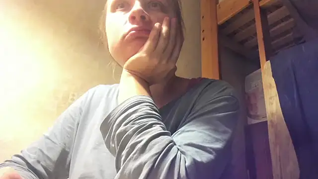 Snapshot of FrumCake chatting on January 5, 1:35 am FrumCake online show from January 5, 1:35 am