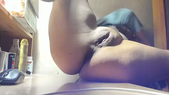 Snapshot of FrumCake chatting on January 19, 2:57 am FrumCake online show from January 19, 2:57 am