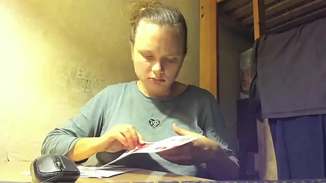 Snapshot of FrumCake chatting on January 22, 1:20 am FrumCake online show from January 22, 1:20 am