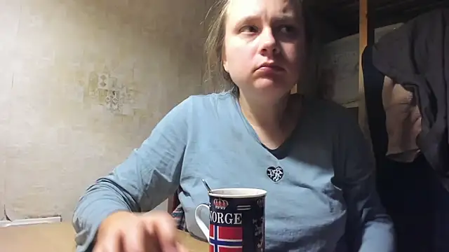 Snapshot of FrumCake chatting on February 16, 2:20 am FrumCake online show from February 16, 2:20 am