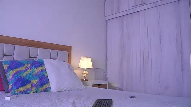 mia hank online show from November 28, 11:46 am