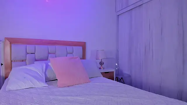 Snapshot of mia_hank chatting on February 18, 11:39 am mia hank online show from February 18, 11:39 am