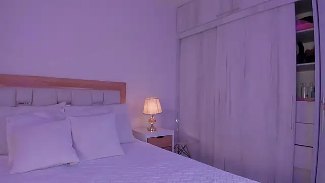 Snapshot of mia_hank chatting on February 25, 11:42 am mia hank online show from February 25, 11:42 am