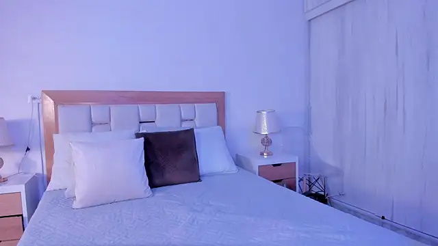 mia hank online show from April 10, 11:37 am