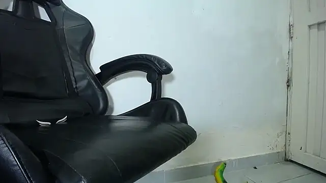 Snapshot of hersheybanks23 chatting on November 20, 11:10 am hersheybanks23 online show from November 20, 11:10 am