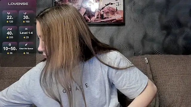 Snapshot of CassieMils chatting on February 12, 6:19 am CassieMils online show from February 12, 6:19 am