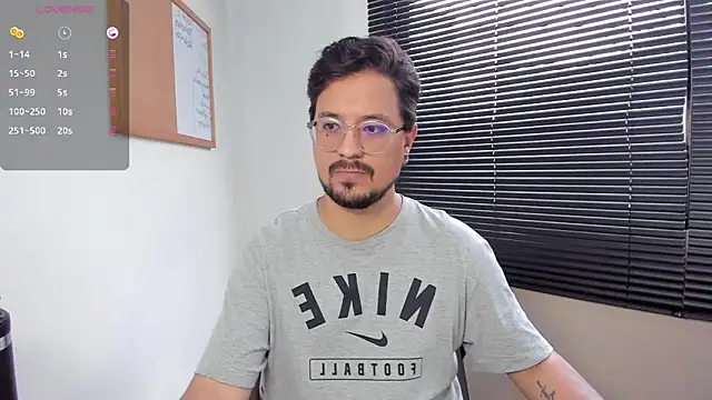 Snapshot of DaviidEvans_ chatting on December 2, 2:19 pm DaviidEvans online show from December 2, 2:19 pm