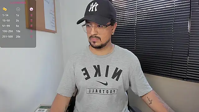 Snapshot of DaviidEvans_ chatting on December 2, 10:12 pm DaviidEvans online show from December 2, 10:12 pm