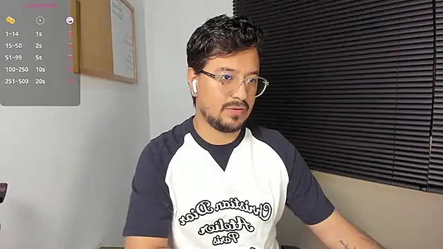 Snapshot of DaviidEvans_ chatting on December 7, 2:42 am DaviidEvans online show from December 7, 2:42 am