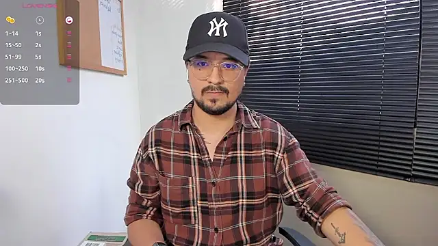 Snapshot of DaviidEvans_ chatting on December 7, 9:55 pm DaviidEvans online show from December 7, 9:55 pm