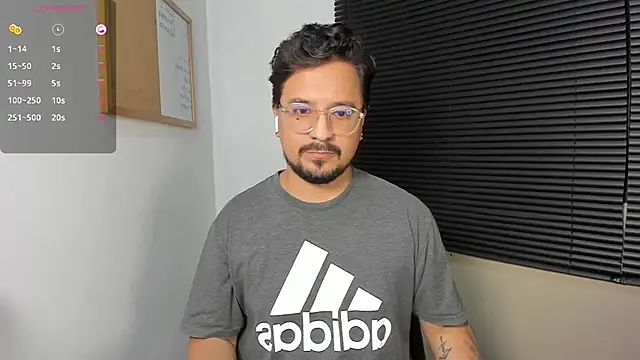 Snapshot of DaviidEvans_ chatting on December 10, 3:30 am DaviidEvans online show from December 10, 3:30 am