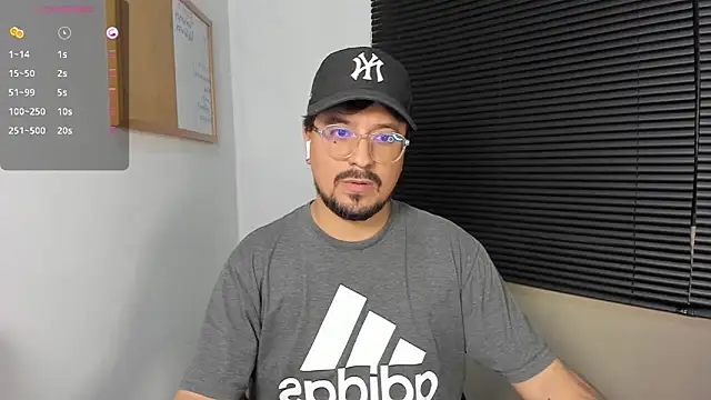 Snapshot of DaviidEvans_ chatting on December 10, 6:33 am DaviidEvans online show from December 10, 6:33 am