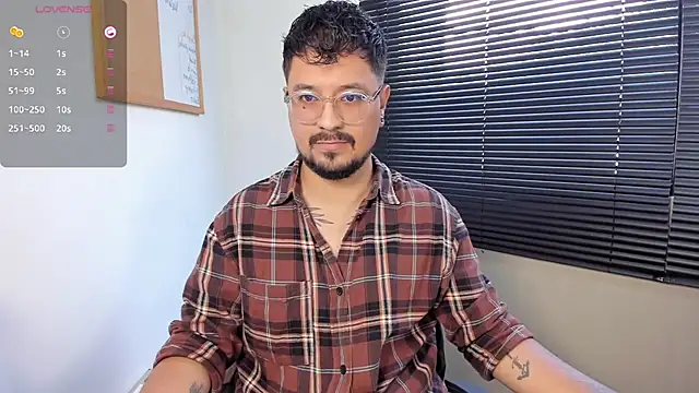 Snapshot of DaviidEvans_ chatting on December 12, 2:11 pm DaviidEvans online show from December 12, 2:11 pm