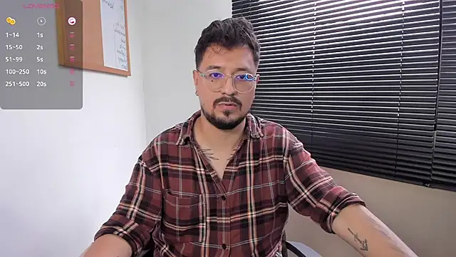 Snapshot of DaviidEvans_ chatting on December 13, 4:27 pm DaviidEvans online show from December 13, 4:27 pm