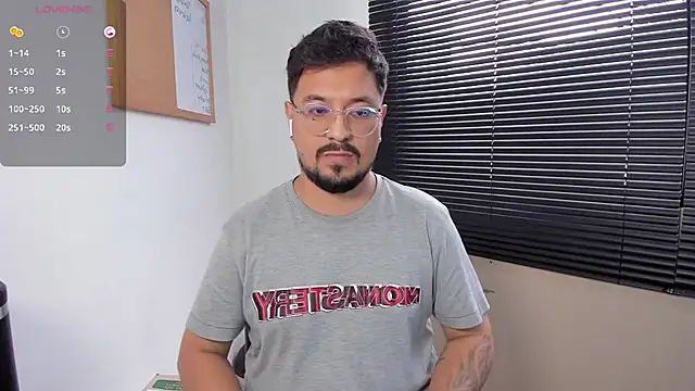 Snapshot of DaviidEvans_ chatting on December 15, 5:20 pm DaviidEvans online show from December 15, 5:20 pm