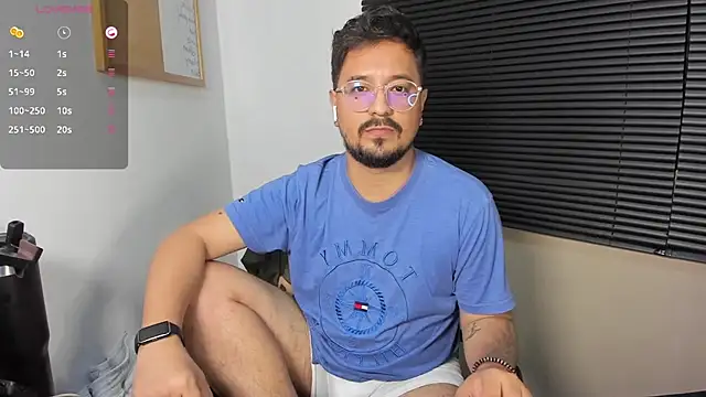 Snapshot of DaviidEvans_ chatting on December 19, 5:51 am DaviidEvans online show from December 19, 5:51 am