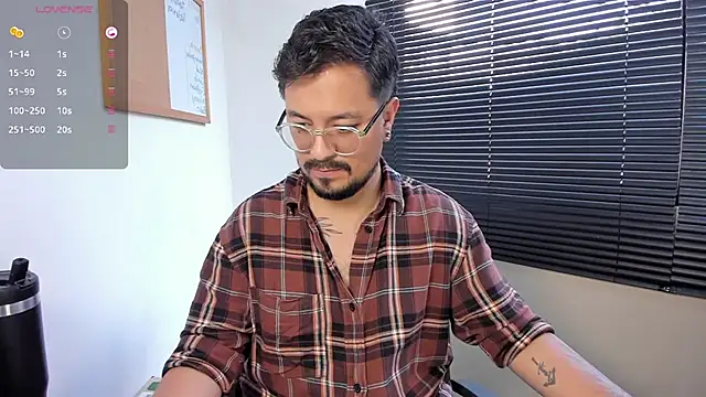 Snapshot of DaviidEvans_ chatting on December 19, 8:13 pm DaviidEvans online show from December 19, 8:13 pm