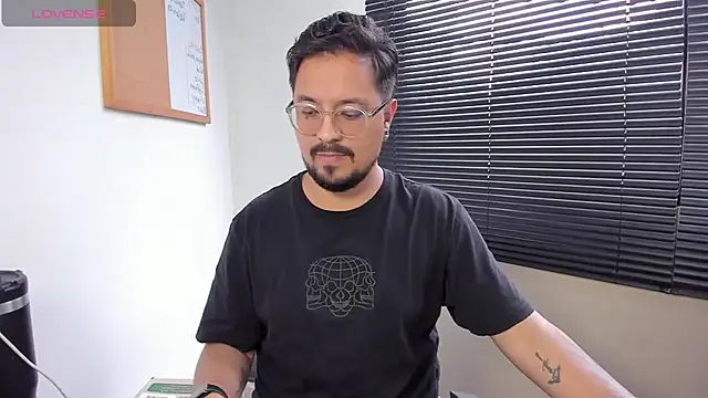 Snapshot of DaviidEvans_ chatting on December 21, 5:29 pm DaviidEvans online show from December 21, 5:29 pm