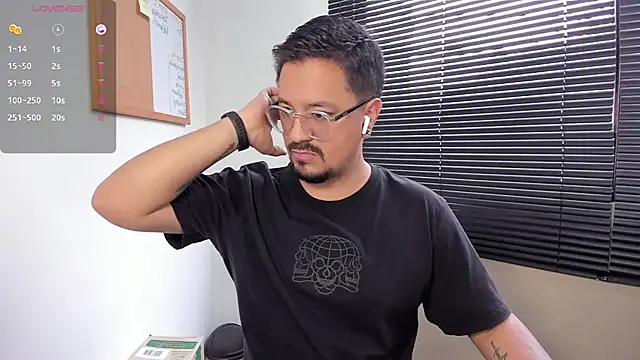 Snapshot of DaviidEvans_ chatting on December 31, 2:25 pm DaviidEvans online show from December 31, 2:25 pm