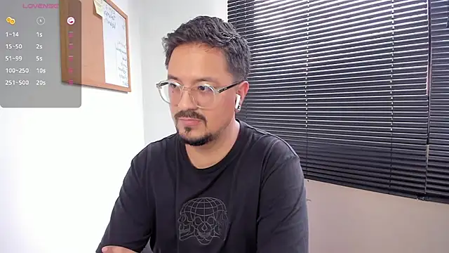 Snapshot of DaviidEvans_ chatting on December 31, 5:29 pm DaviidEvans online show from December 31, 5:29 pm